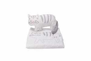 Set paturica 100×110 cm brodata + perna Pisica