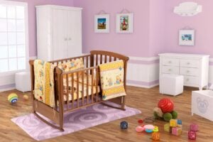 Set pentru patut bebe, Somnart, cearceaf cu elastic pentru saltea 60x120x10, pernuta 37×55, pilota 100×105, aparatori 180×45, model Honey
