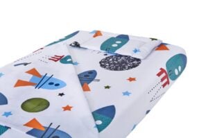 Lenjerie patut bebe, SomnART, cearceaf pat 60x120x10 cu elastic, cearceaf pilota 80×110, perna joasa 20×35, Rachete